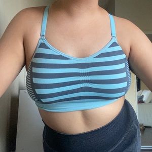 𝗰𝗵𝗮𝗺𝗽𝗶𝗼𝗻 blue stripe sports bra